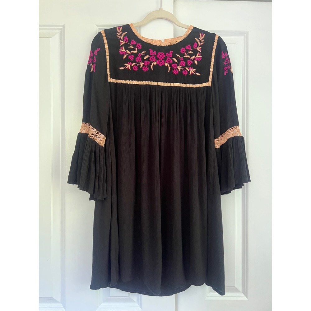 Forever 21 Black Fuchsia Embroidered Bohemian Bell‎ Sleeve Mini Dress Size S